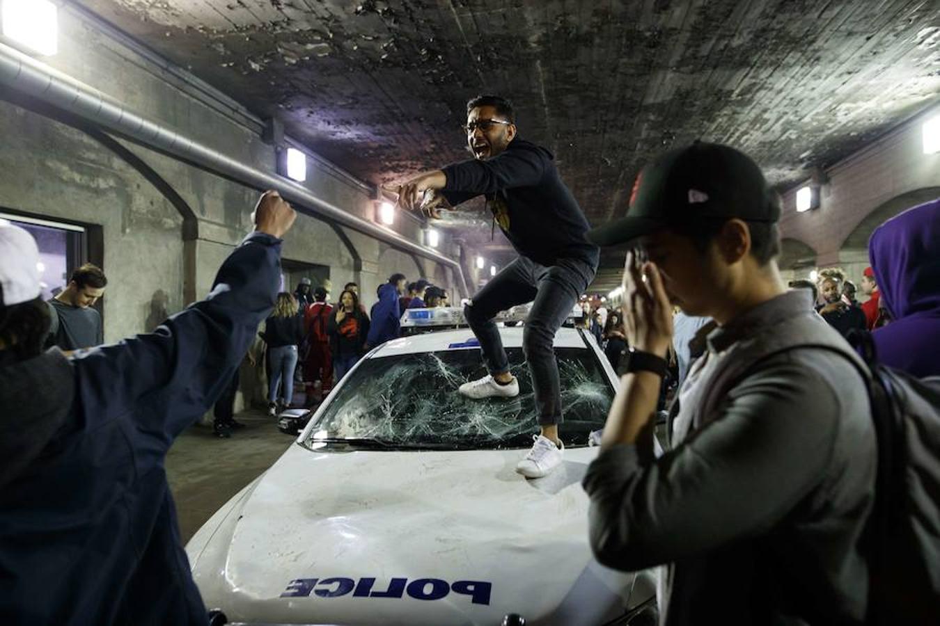 La ciudad canadiense de Toronto se echó a la calle para celebrar el anillo de la NBA. El conjunto en el que militan Ibaka y Marc Gasol consiguió imponerse en la final a los Warriors.