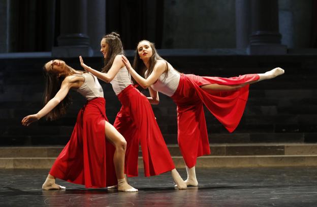 Tarde de danza en la iglesia de la Laboral con coreografías de alumnos | El  Comercio: Diario de Asturias