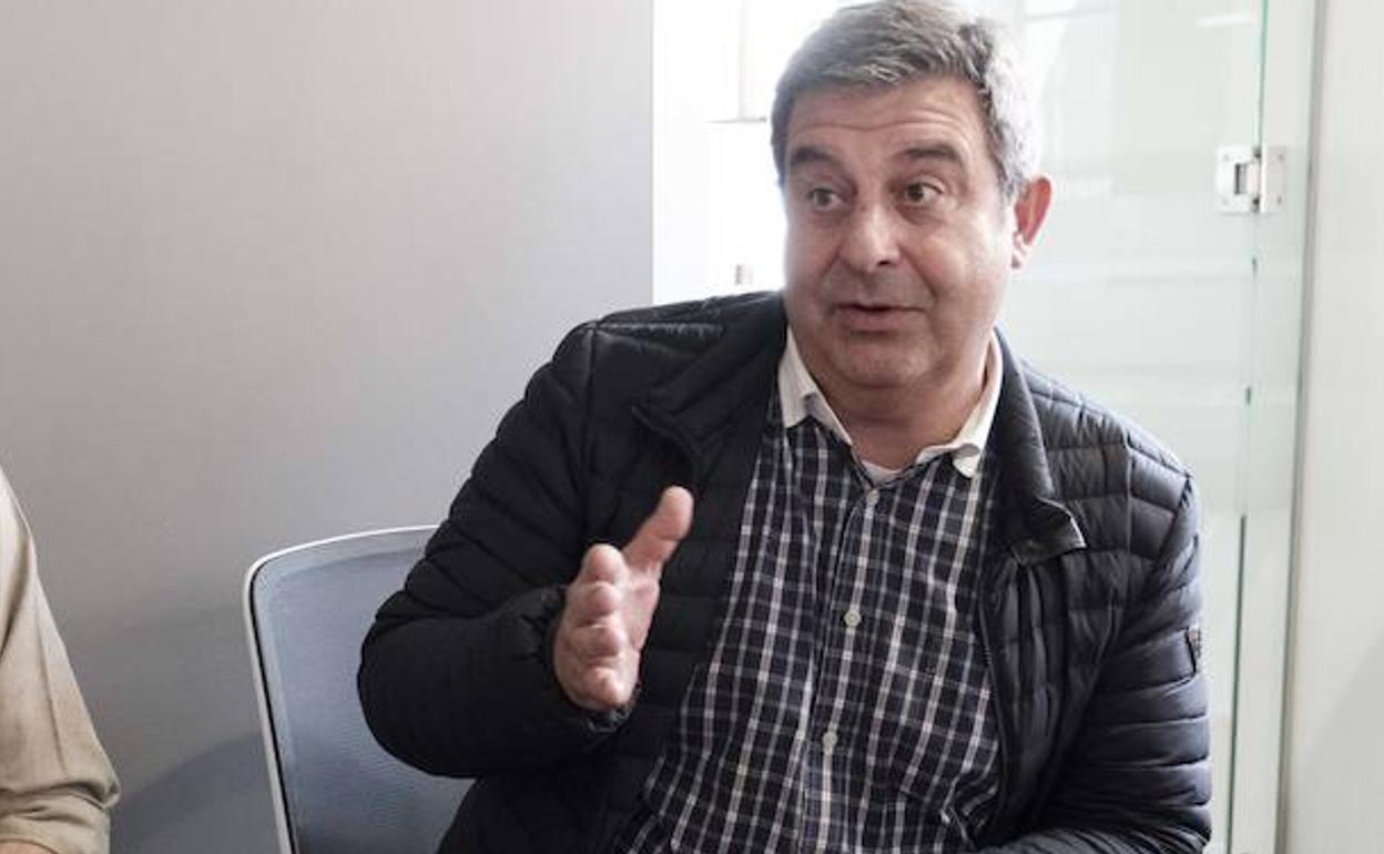 Esteban Aparicio quemará en la hoguera de San Xuan «el resultado de las elecciones»