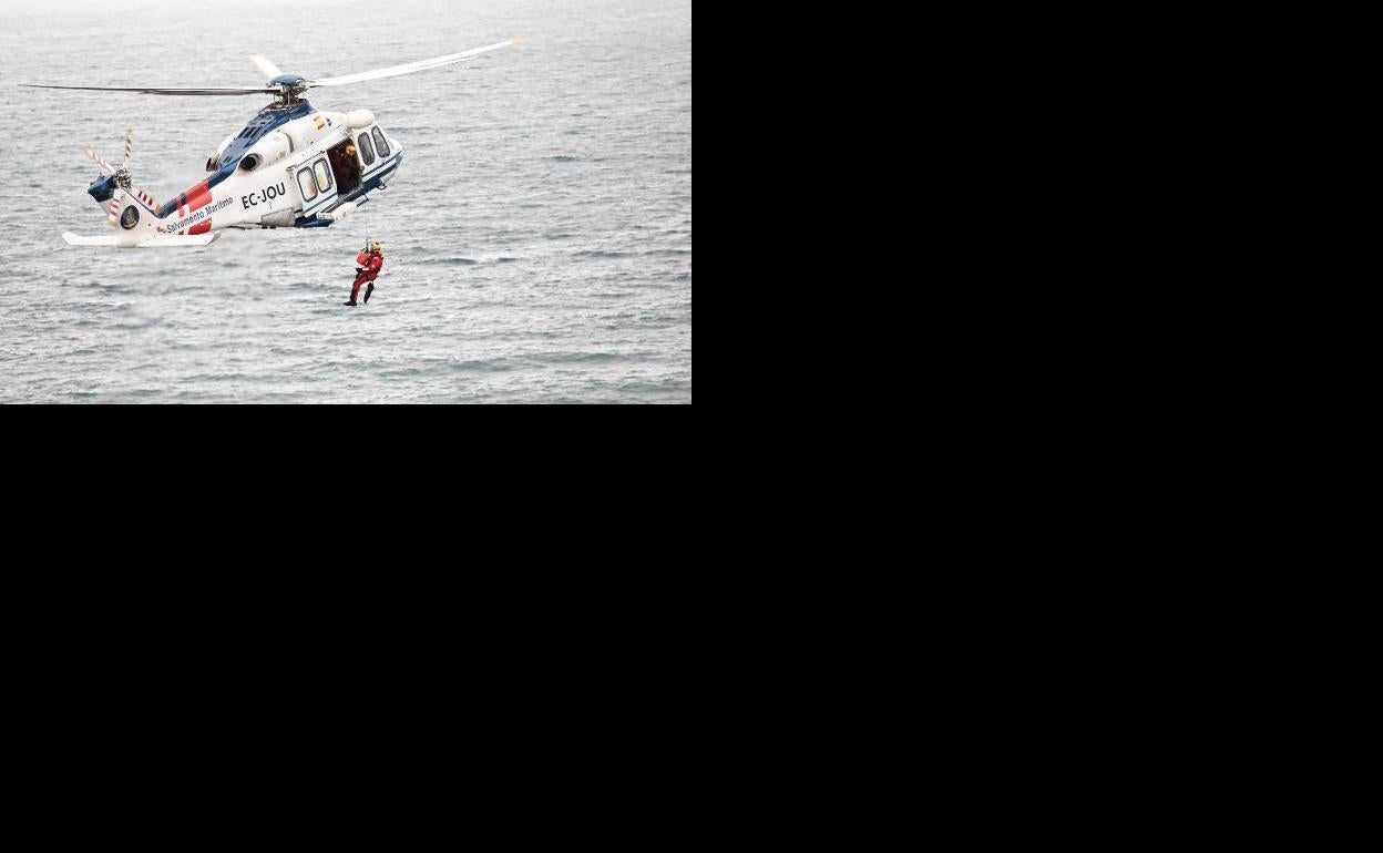 Los trabajadores Salvamento Marítimo califican de «aberrante» el recorte en su salario