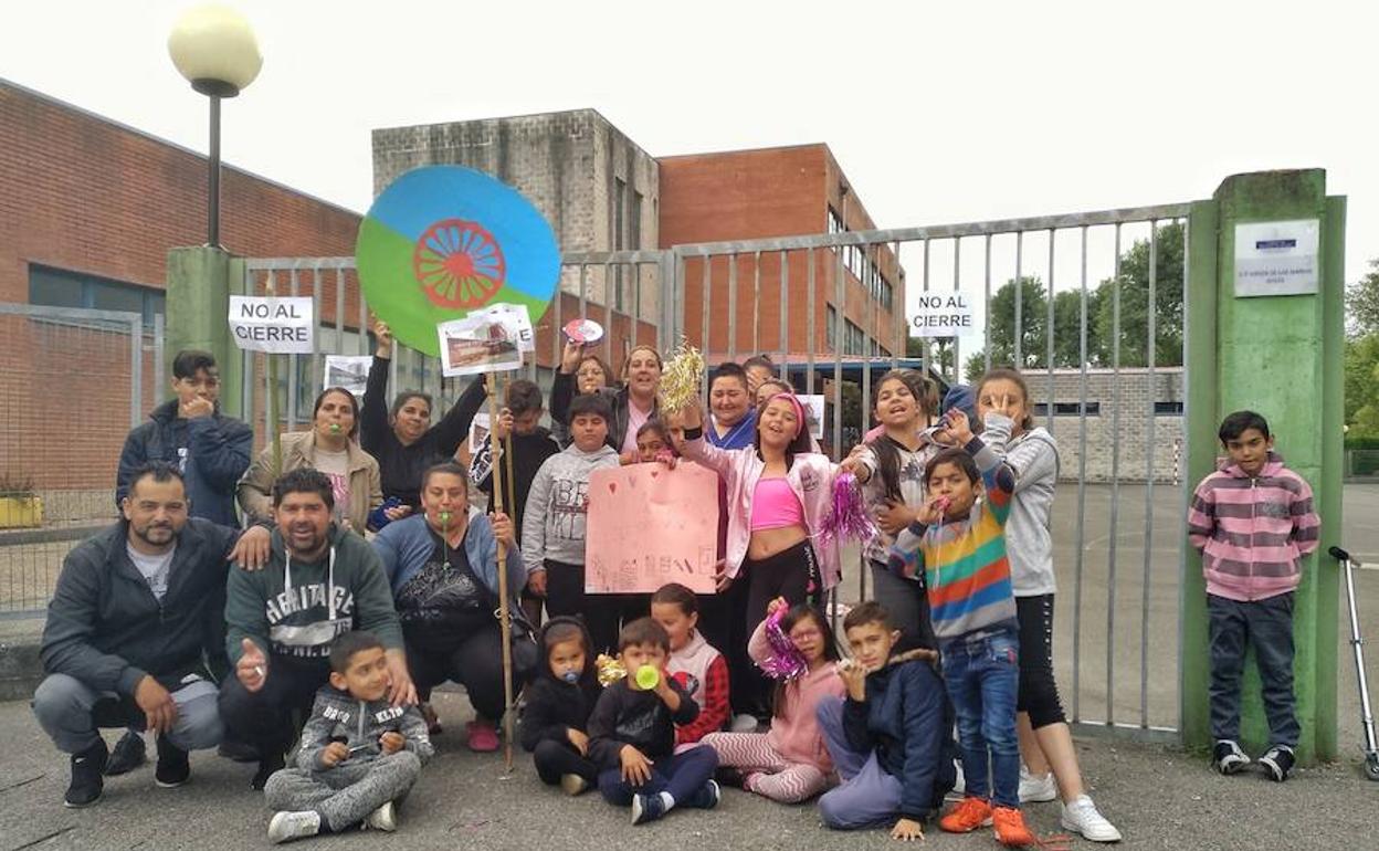 Concentración a las puertas del centro. 