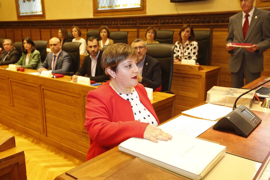 La nueva Corporación municipal, que hoy se constituirá formalmente, será la más femenina de la historia de Gijón, con dieciséis concejalas frente a once concejales, y ligeramente más envejecida que la que tomó posesión en 2015, con una edad media de 48,6 años frente a los 46,2 de la que toca a su fin.