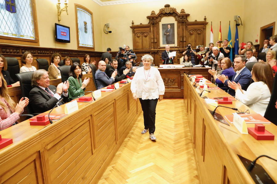 La nueva Corporación municipal, que hoy se constituirá formalmente, será la más femenina de la historia de Gijón, con dieciséis concejalas frente a once concejales, y ligeramente más envejecida que la que tomó posesión en 2015, con una edad media de 48,6 años frente a los 46,2 de la que toca a su fin.