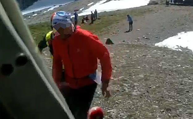 La Guardia Civil evacúa en helicóptero a un participante de la Travesera