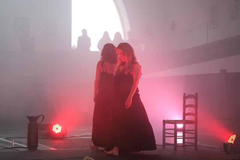 Las calles, centros culturales y locales hosteleros y comerciales se llenan de propuestas de teatro, música y arte para disfrutar de una nueva edición de la Noche Blanca.