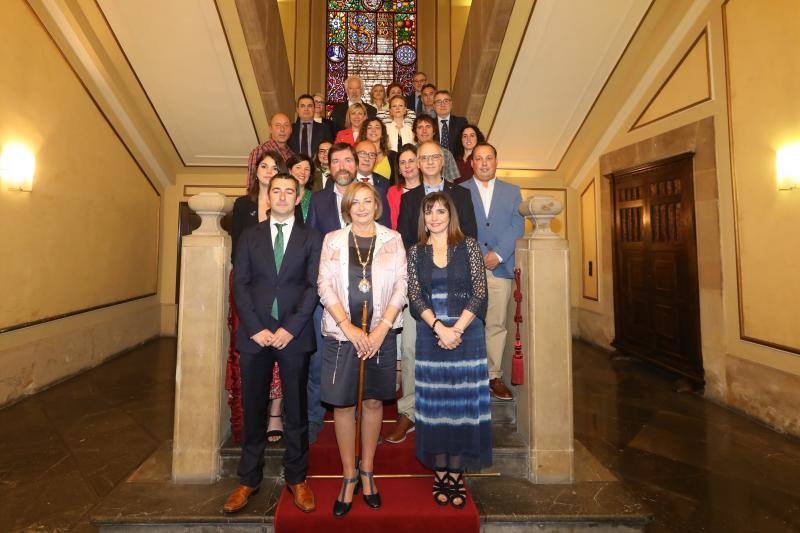 La alcaldesa revalida su cargo en un pleno en el que todos los grupos mostraron su disposición a trabajar por la ciudad.