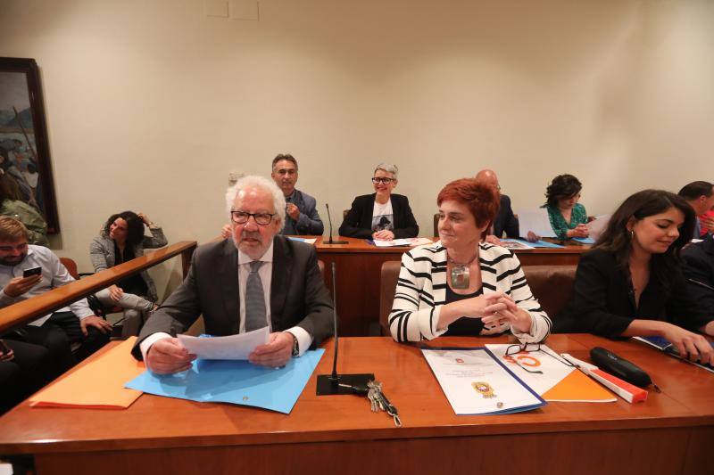 La alcaldesa revalida su cargo en un pleno en el que todos los grupos mostraron su disposición a trabajar por la ciudad.