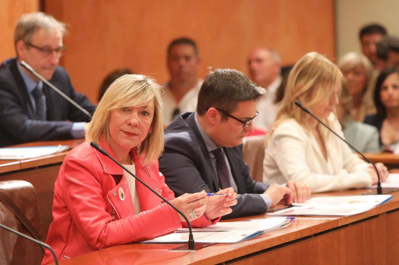 La alcaldesa revalida su cargo en un pleno en el que todos los grupos mostraron su disposición a trabajar por la ciudad.