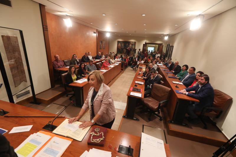 La alcaldesa revalida su cargo en un pleno en el que todos los grupos mostraron su disposición a trabajar por la ciudad.