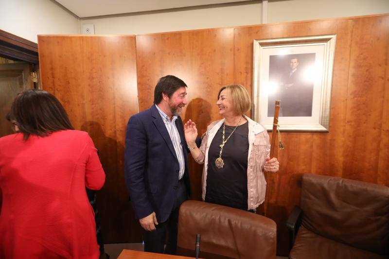 La alcaldesa revalida su cargo en un pleno en el que todos los grupos mostraron su disposición a trabajar por la ciudad.