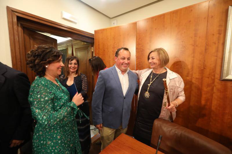 La alcaldesa revalida su cargo en un pleno en el que todos los grupos mostraron su disposición a trabajar por la ciudad.