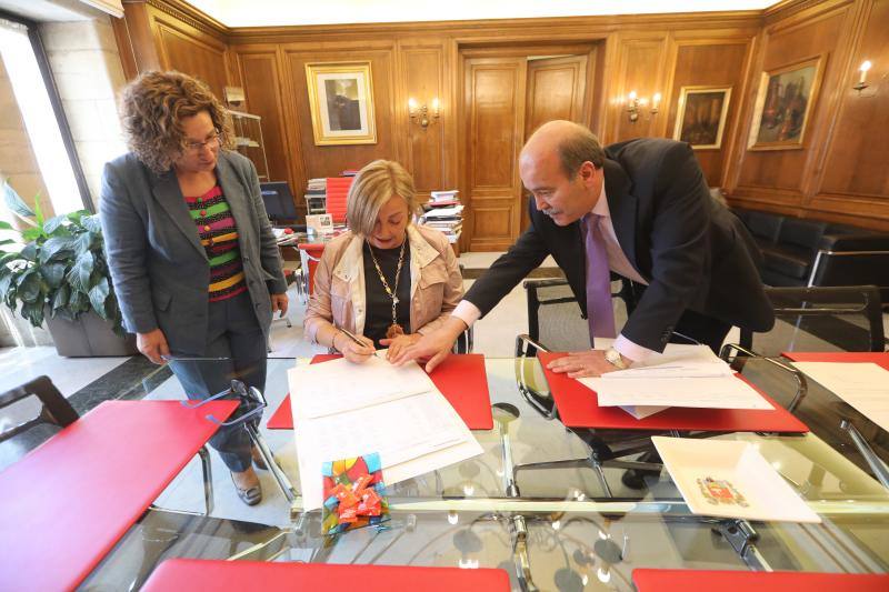 La alcaldesa revalida su cargo en un pleno en el que todos los grupos mostraron su disposición a trabajar por la ciudad.