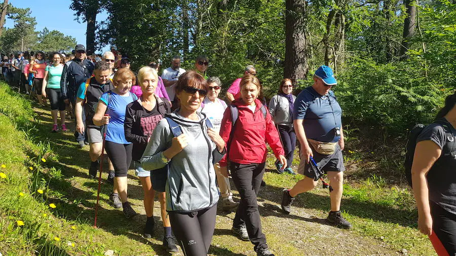 1.900 senderistas acudieron a la trigésimo segunda travesía internacional de la costa naviega. 