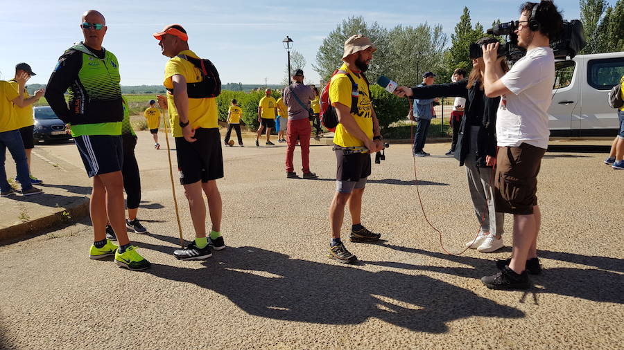 Los trabajadores de Alcoa siguen su protesta hacia Madrid. Hoy recorrerán el trayecto entre Cimanes de la Vega y Benavente