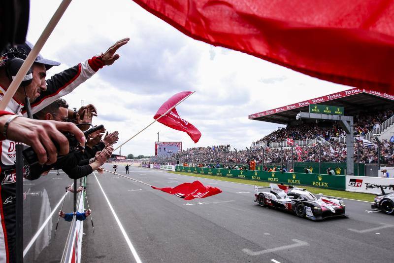 El piloto asturiano gana su cuarto título mundial y vuelve a conquistar Le Mans.