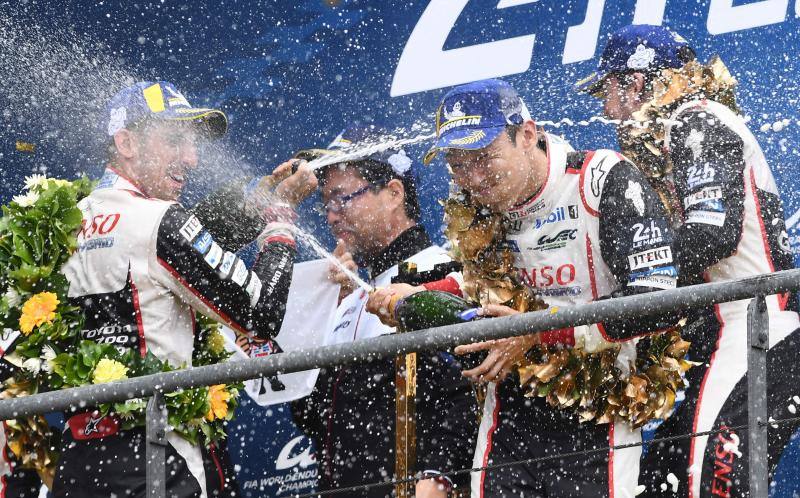 El piloto asturiano gana su cuarto título mundial y vuelve a conquistar Le Mans.