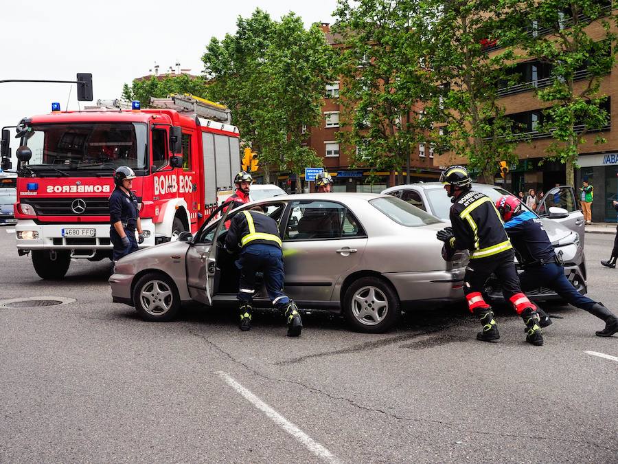 El siniestro tuvo lugar poco después de las cinco de la tarde en la confluencia de la avenida del Príncipe de Asturias y la avenida de la Argentina, un punto con una alta siniestralidad