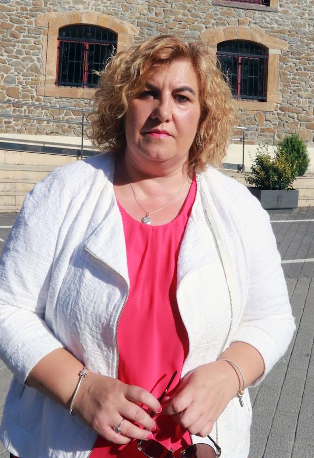 RIOSA. Ana Isabel Díaz. 49 años. IU. La alcaldesa de Riosa asume su segundo mandato. Antes de ocupar el cargo de regidora, fue edil del área de la Mujer cuando el PSOE gobernó en coalición con IU. Asumió la Alcaldía en 2015 tras conseguir una victoria ajustada.