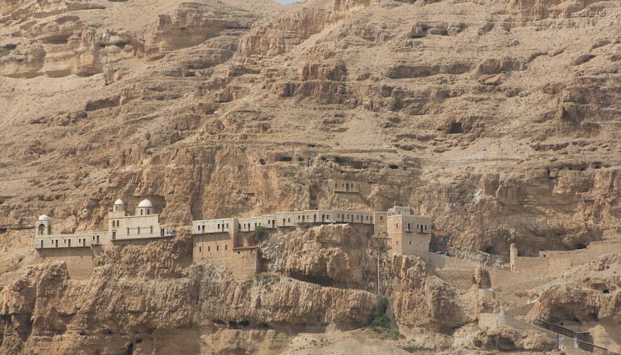 BAJO EL NIVEL DEL MAR | Jericó, además de ser la ciudad más antigua del mundo (data de hace casi 12.000 años), está situada a más de 200 metros bajo el nivel del mar. Debido a que se encuentra cerca del Mar Muerto, Jericó se mantiene con una temperatura templada durante todo el año.