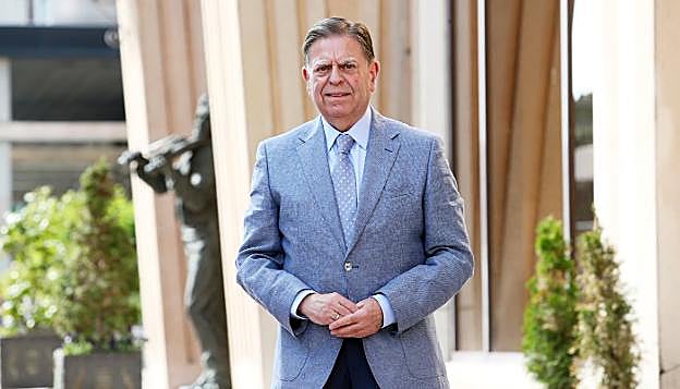 Alfredo Canteli acudió ayer por la tarde a un concierto en el Auditorio Príncipe Felipe, en su primera jornada como alcalde. 