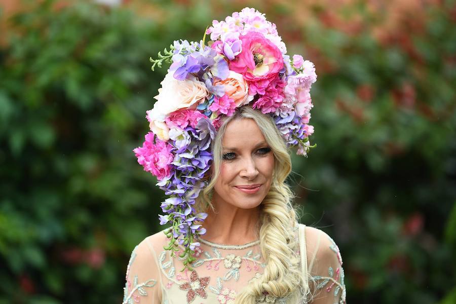 Un año más, el condado de Berkshire acoge las tradicionales carreras de caballos de purasangre Royal Ascot. A la cita (del 18 al 22 de junio) acude la Familia Real Británica y un sinfín de invitados ataviados con los sombreros, pamelas y tocados más estravagantes.