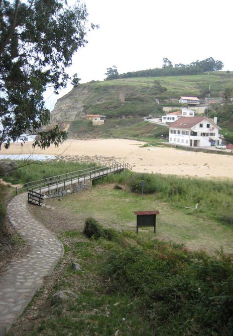 Comienzo de la ruta en la playa de La Ñora.