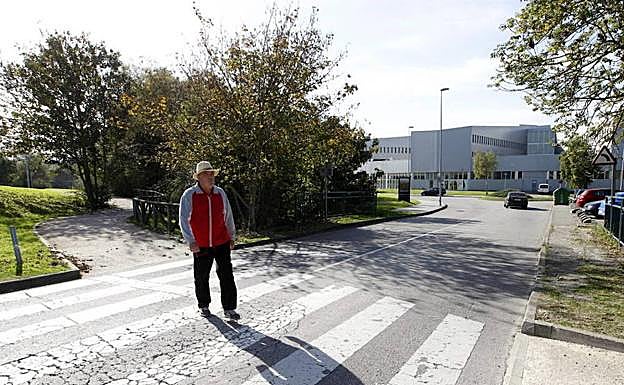 La senda del río Peñafrancia desde Gijón a Deva a su paso por la Escuela Politécnica de Ingeniería.