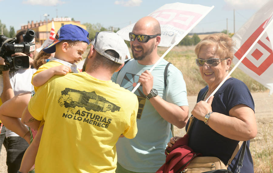 Los trabajadores de la planta avilesina de Alcoa se enfrentaron al recorrido más duro, entre Villalpando y Mota del Marqués, en una jornada marcada por el preacuerdo entre la multinacional y Parter.