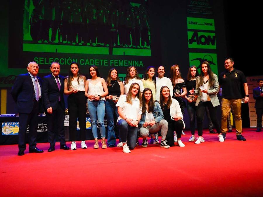 Fue una jornada para el reconocimiento a los jugadores y aquellas personas que durante toda la temporada trabajan por y para el balonmano asturiano