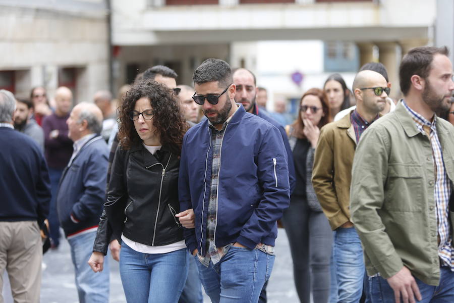 Familiares y amigos se unen para despedir al joven profesor en la localidad pixueta.