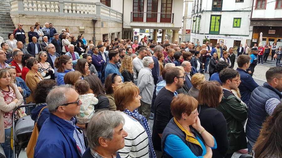 Familiares y amigos se unen para despedir al joven profesor en la localidad pixueta.