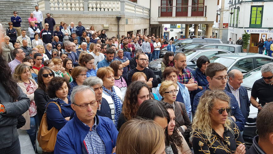 Familiares y amigos se unen para despedir al joven profesor en la localidad pixueta.