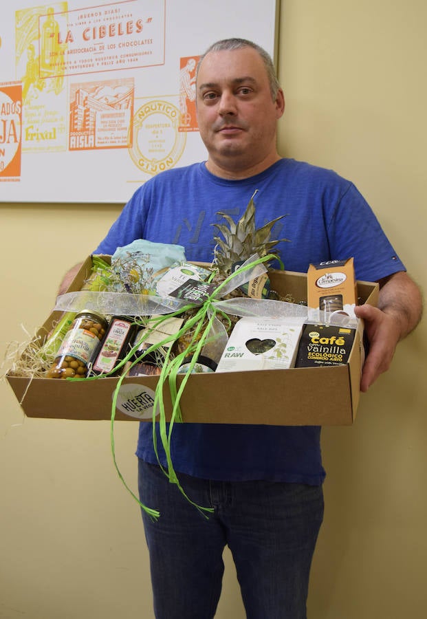 Para celebrar el Día Mundial de Medio Ambiente, EL COMERCIO, en colaboración con EMULSA Gijón y Gijón Impulsa, celebró el juego Green Week Asturias 2019 en el que los lectores pudieron demostrar sus conocimientos sobre economía circular y medio ambiente. Fueron muchos los que completaron el cuestionario con éxito. Y un sorteo ante notario, el que, finalmente, decidió el nombre de los diez de una cesta de productos ecológicos