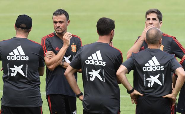 Luis Enrique y Robert Moreno, durante un entrenamiento. 