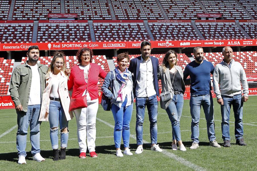 Arropado de su mujer, familia, compañeros y amigos, Canella se ha despedido esta tarde en El Molinón. Pone fin así a doce años con el primer equipo, en el que debutó en Tenerife el 15 de octubre del 2006, con 18 años, en el primero de sus 313 partidos como sportinguista 