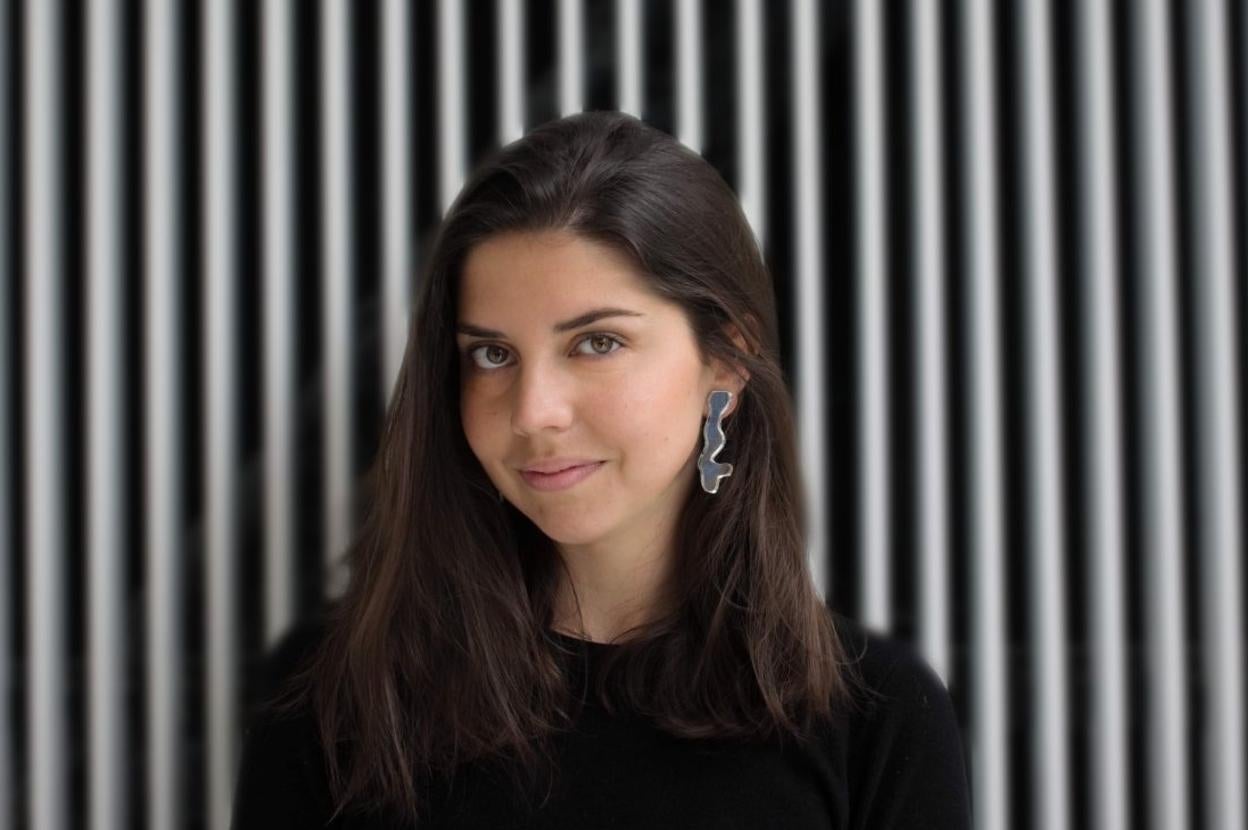 Guadalupe Babio, en el MIT, donde también diseña sus propios pendientes. 