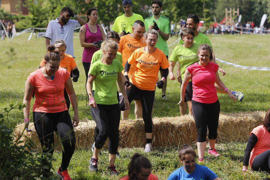 Veinticinco obstáculos de fuerza, habilidad y equilibrio en un circuito dispuesto en el parque de La Fresneda, en Siero. Así ha sido la tercera edición de la 'Gladiator Race', en la que han participado deportistas de todas las edades.