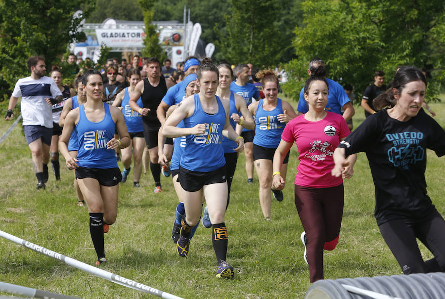 Veinticinco obstáculos de fuerza, habilidad y equilibrio en un circuito dispuesto en el parque de La Fresneda, en Siero. Así ha sido la tercera edición de la 'Gladiator Race', en la que han participado deportistas de todas las edades.