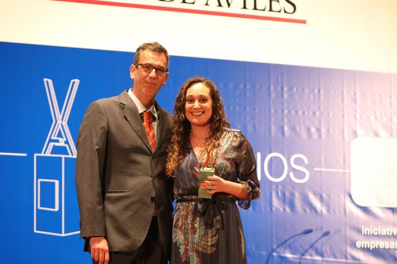 Los Premios de la Voz de Avilés distinguieron en su XVI edición al Grupo Baldajos, la atleta local Alba García, la Escuela de Artes y Oficios y a la Fundación Secretariado General Gitano. En el acto estuvieron presentes la alcaldesa de la ciudad, Mariví Monteserín, y el consejero de Infraestructuras, Benigno Fernández Fano.