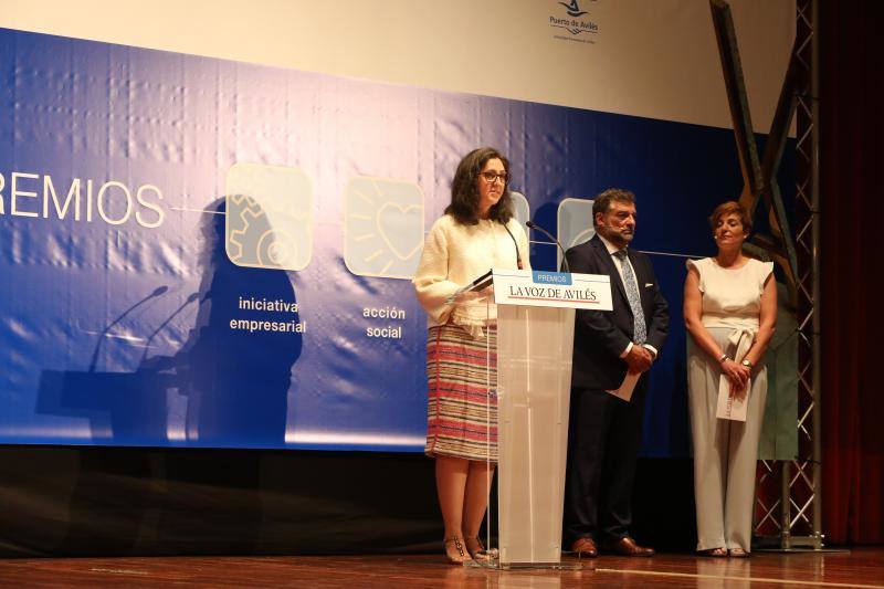 Los Premios de la Voz de Avilés distinguieron en su XVI edición al Grupo Baldajos, la atleta local Alba García, la Escuela de Artes y Oficios y a la Fundación Secretariado General Gitano. En el acto estuvieron presentes la alcaldesa de la ciudad, Mariví Monteserín, y el consejero de Infraestructuras, Benigno Fernández Fano.