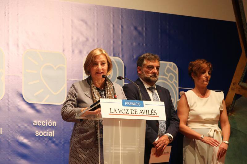 Los Premios de la Voz de Avilés distinguieron en su XVI edición al Grupo Baldajos, la atleta local Alba García, la Escuela de Artes y Oficios y a la Fundación Secretariado General Gitano. En el acto estuvieron presentes la alcaldesa de la ciudad, Mariví Monteserín, y el consejero de Infraestructuras, Benigno Fernández Fano.