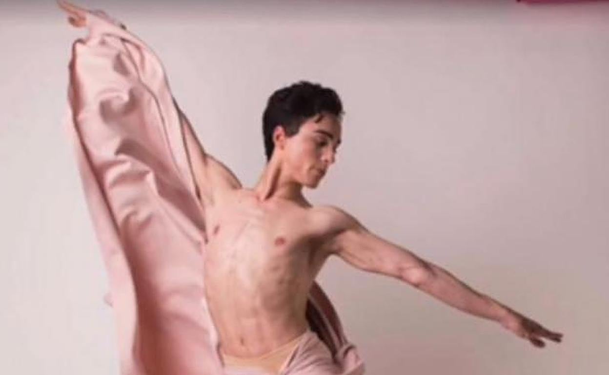 Pablo Dávila y su danza se ven reflejados en el vídeo. 