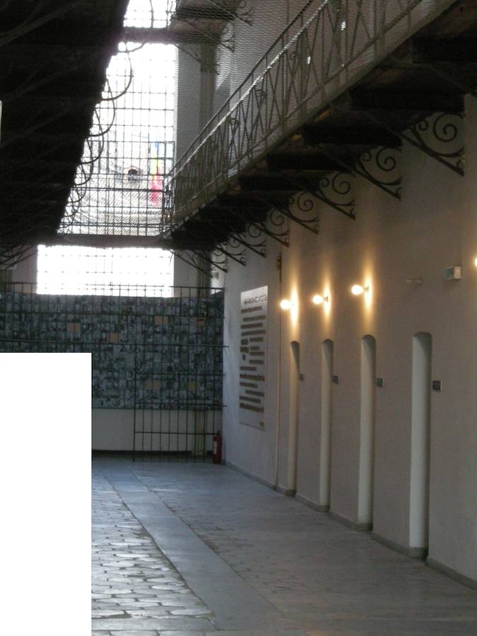 Prision de Sighet (Rumanía) | Hasta 1918 se utilizó como prisión y como un centro de concentración para los disidentes del comunismo a comienzos del régimen. En esta instalación exterminaron a la élite del país, hasta 1950, que fue cuando el país entró en la ONU. Desde 1993 es un museo y sus 51 celdas sirven como salas de exposiciones, en donde se puede comprobar como vivían los reos.