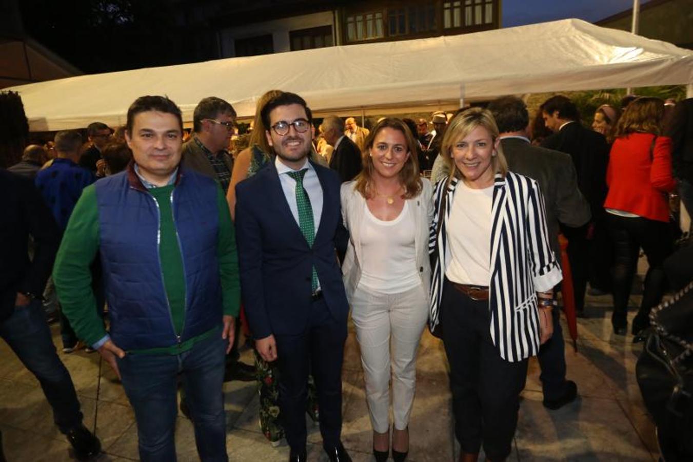 Pedro de Rueda, presidente de la Junta Local del PP en Avilés, Sergio Fernández, presidente de Nuevas Generaciones del PP, Reyes Hurlé, diputada en la Junta General del Principado, y Esther Llamazares, candidata del PP a la alcaldía de Avilés. 