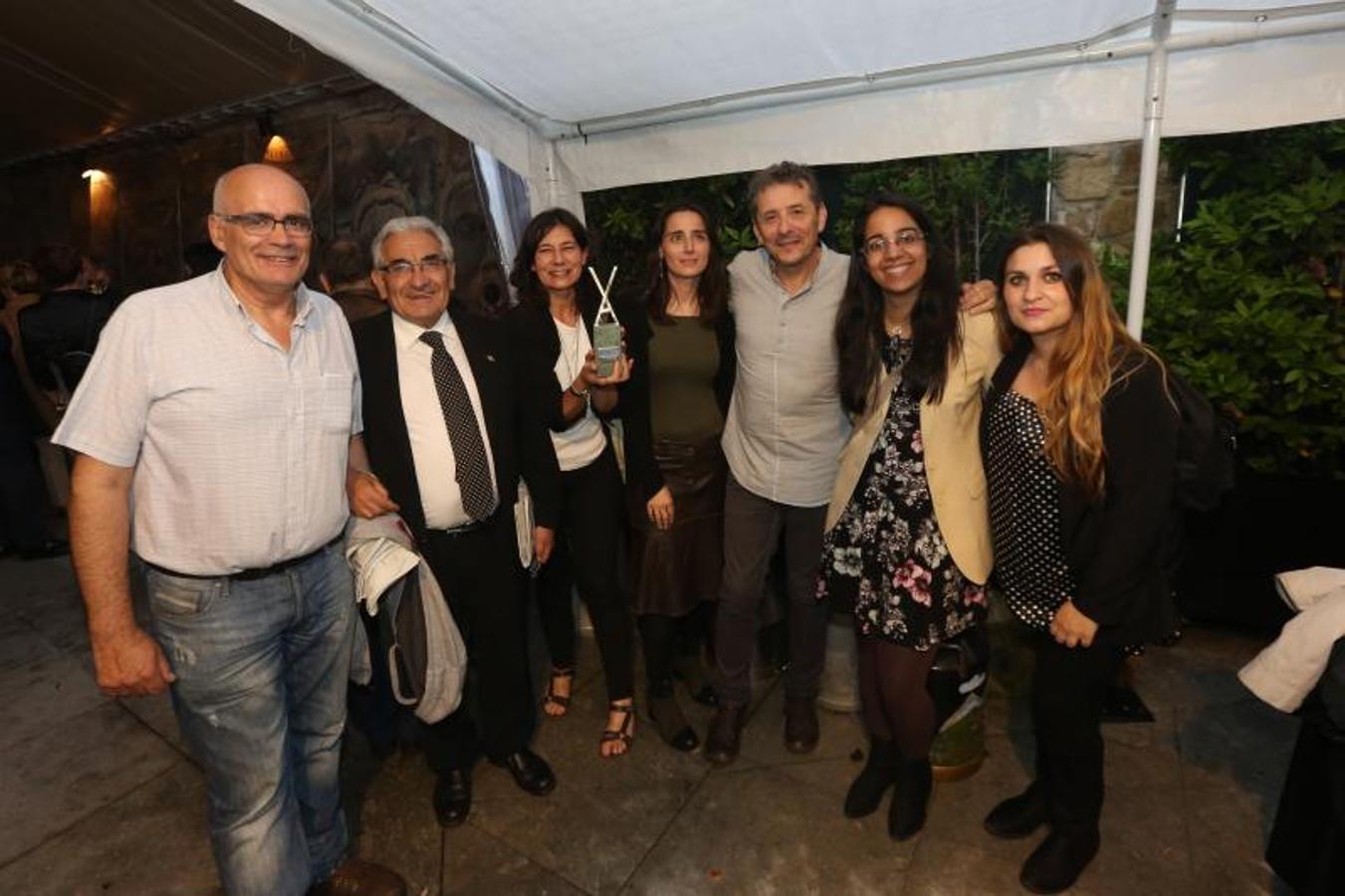 Luis Fuente, gerente de Verdela, Pedro Puente, presidente de Fundación Secretariado General Gitano, y parte del equipo en Asturias: Marisol Gutiérrez, Eva Rodríguez, Victor García Ordás, Carmen Félix y Amanda Montoya.