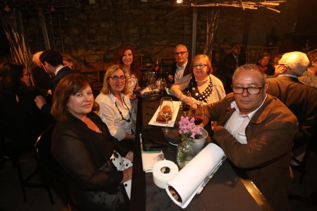 Mar Peña, Encarnita Fernández, Beatriz Ayuso, presidenta de Aunando Fronteras, José Luis Grela, Pilar Rodríguez Mariño y Pablo Castañón; todos ellos de la Asociación de Vecinos de Avilés Centro. 