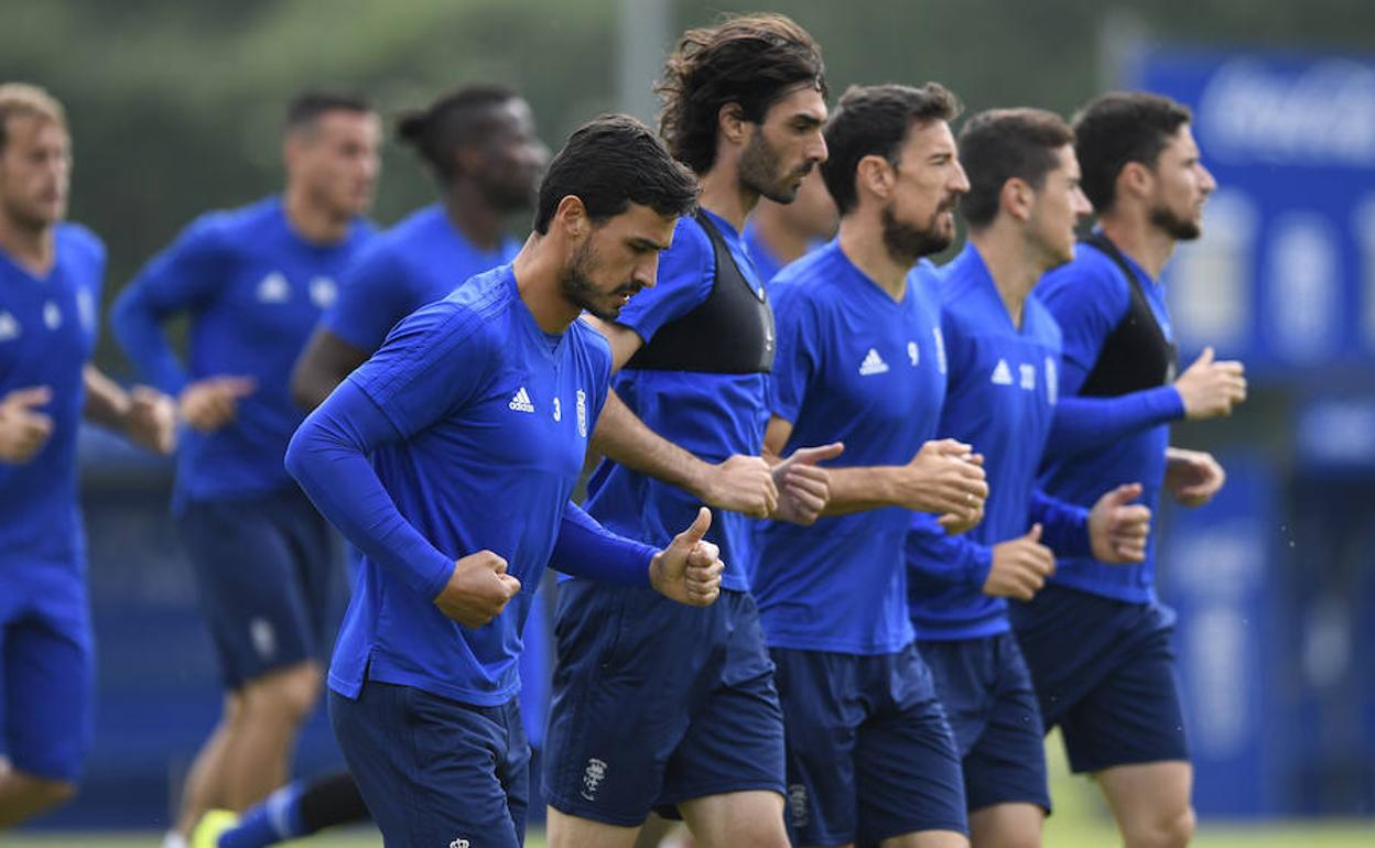 Los jugadores de Real Oviedo, durante un entrenamiento.