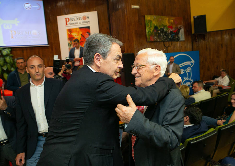 El expresidente del Gobierno José Luis Rodríguez Zapatero ha advertido al futuro jefe del Ejecutivo asturiano, Adrián Barbón, de que «tiene el listón alto» que le deja «un socialista distinto» como Javier Fernández,