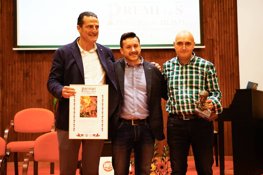 El expresidente del Gobierno José Luis Rodríguez Zapatero ha advertido al futuro jefe del Ejecutivo asturiano, Adrián Barbón, de que «tiene el listón alto» que le deja «un socialista distinto» como Javier Fernández,