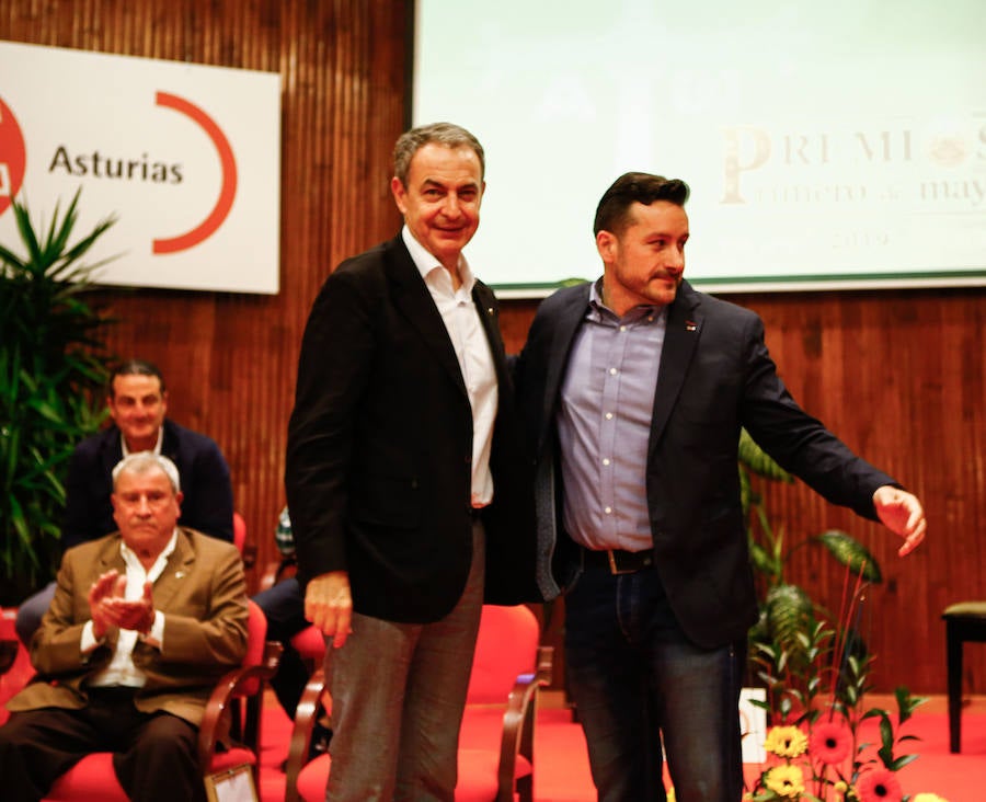 El expresidente del Gobierno José Luis Rodríguez Zapatero ha advertido al futuro jefe del Ejecutivo asturiano, Adrián Barbón, de que «tiene el listón alto» que le deja «un socialista distinto» como Javier Fernández,
